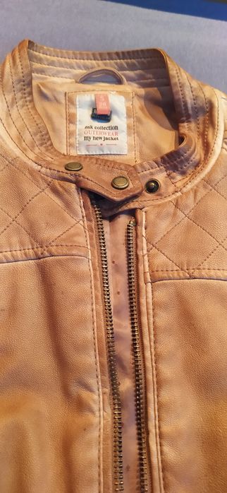 Brązowa kurtka ramoneska