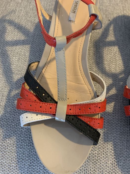 Sandálias . Marca Geox