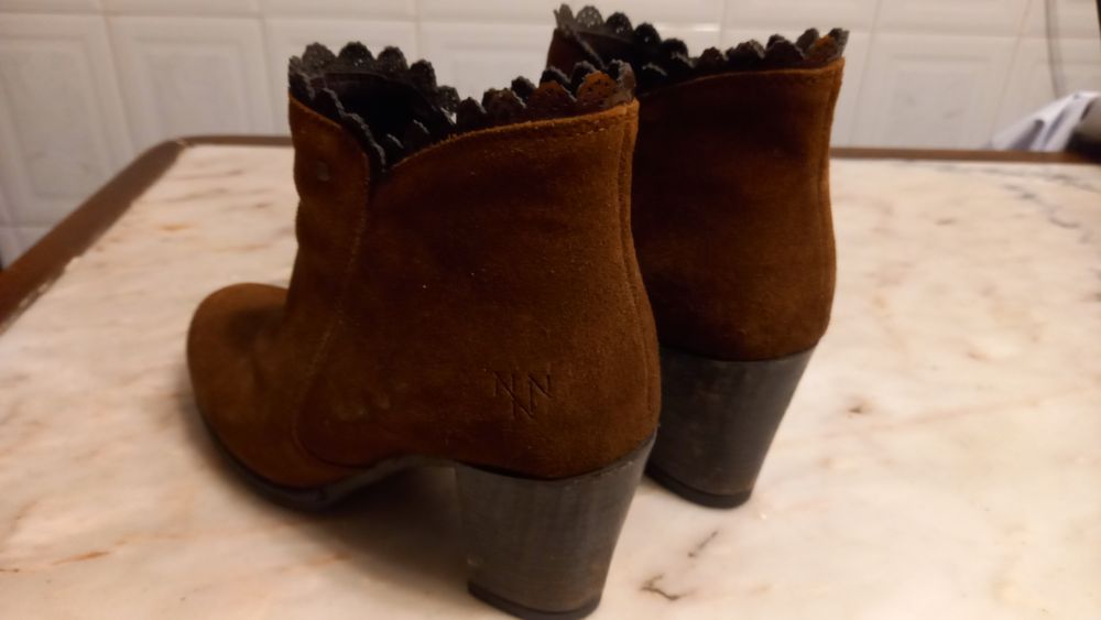 Vendo botas de senhora muito baratas