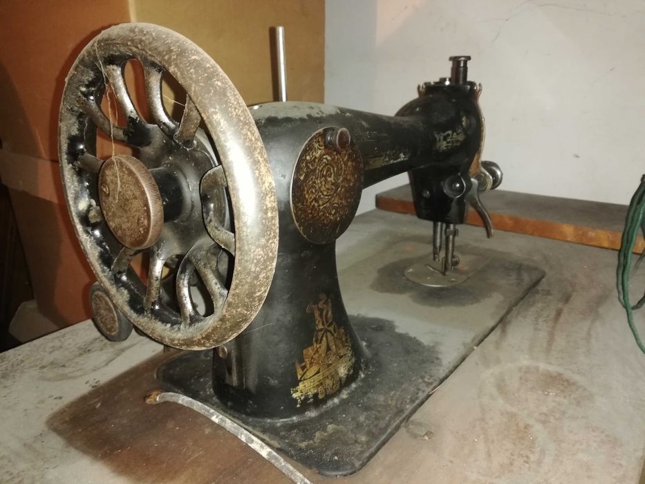 Sprzedam maszynę do szycia firmy SINGER! wiekowa!