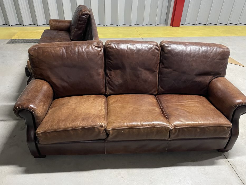 Par Sofás em couro