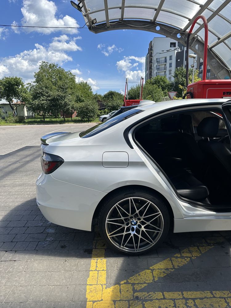 Bmw 328i 2015 замінений цеп і помпа 20к назад повністю обслужений авто