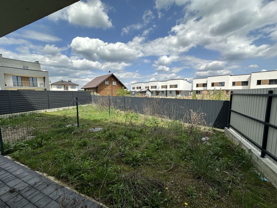 Таунхаус 140м2 з великим балконом і двома терасами на даху Крихівці