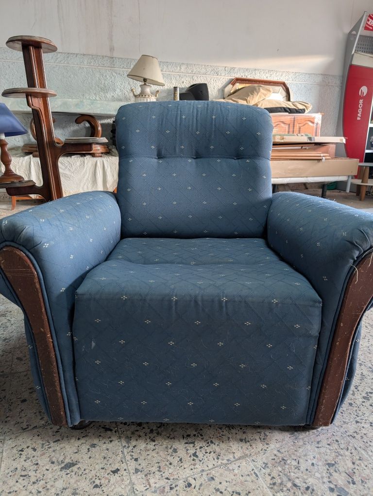 Duas poltronas azuis