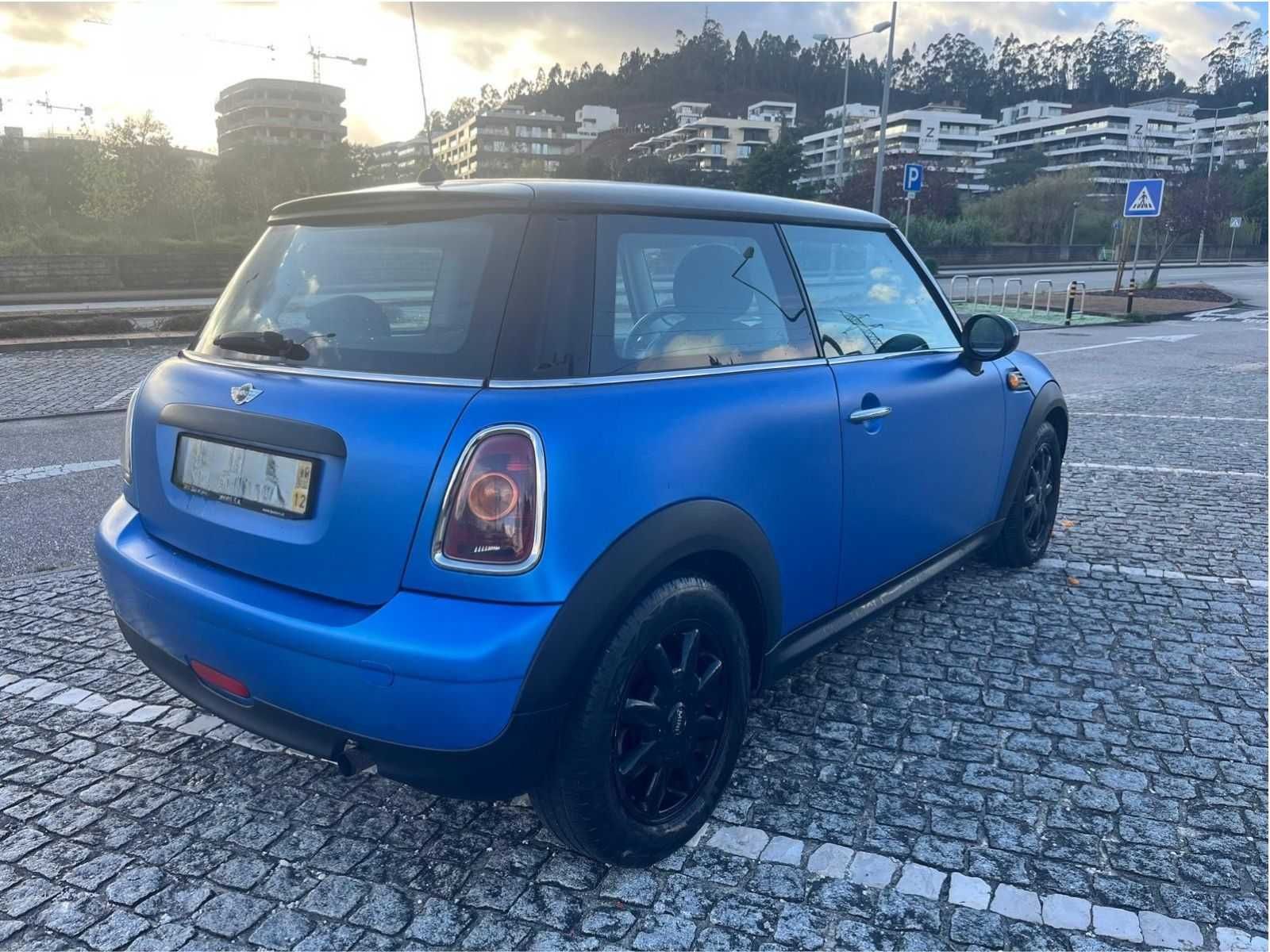 Mini One 1.4 com película azul