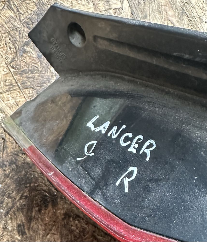 Ліхтар задній правий Mitsubishi Lancer 9 седан