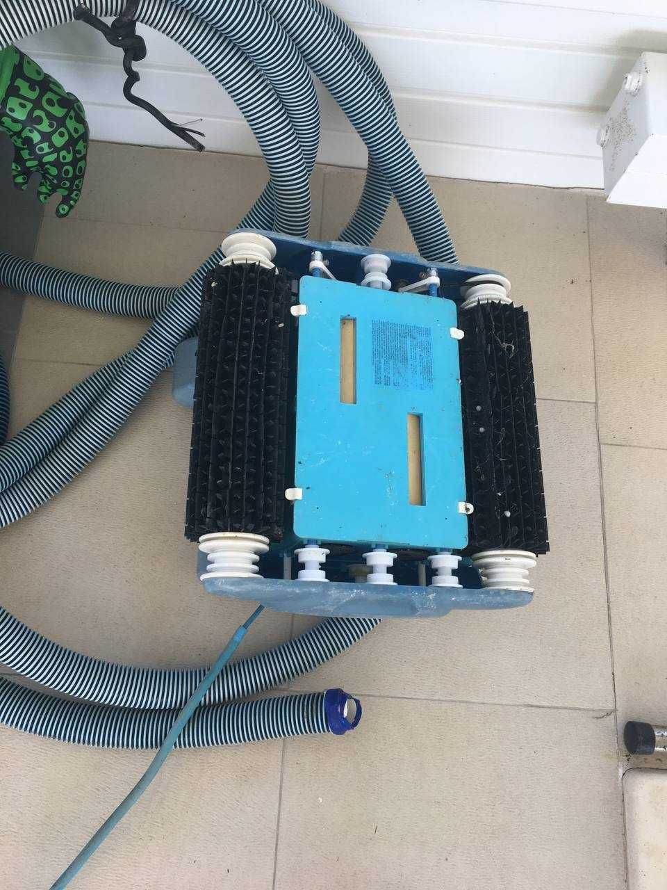 робот пылесос для бассейна "DESJOYAUX" IC Clean