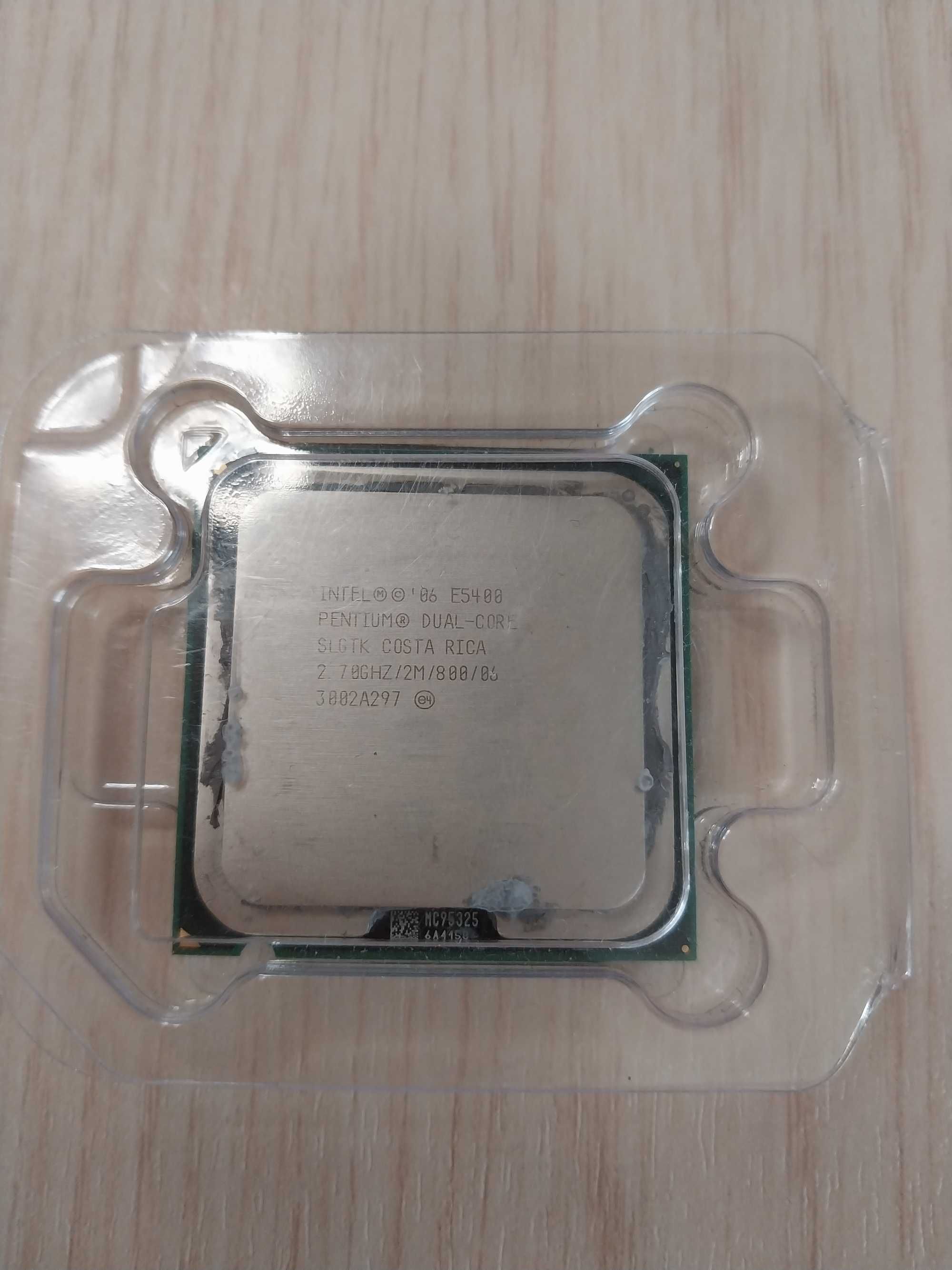 Процесор Intel Pentium E5400. 2.70 GHz,  800 MHz  Socket 775