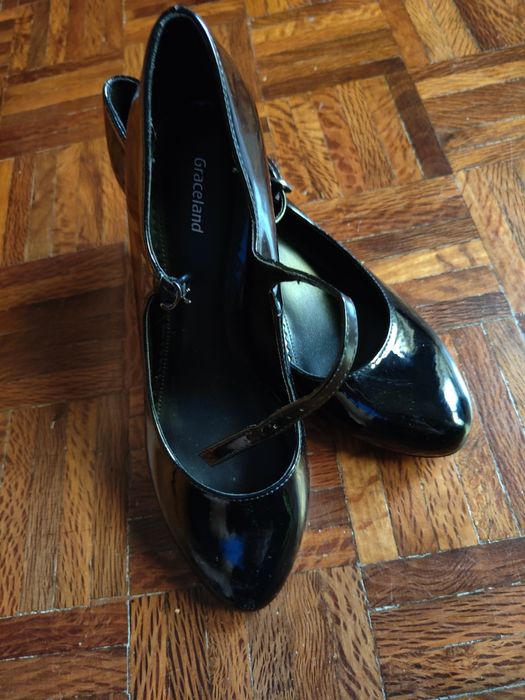 Sapatos verniz pretos