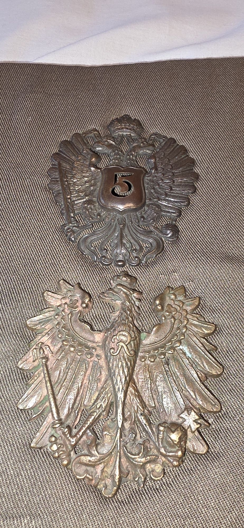 Kolekcja orłów i emblematów wojskowych