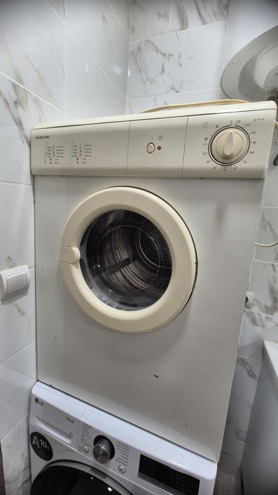 Máquina de Secar Ariston
