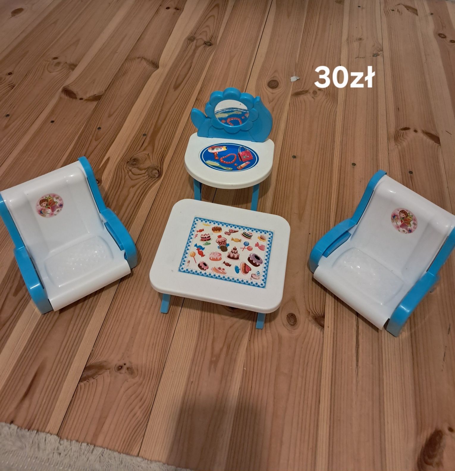 Toaletka mini na stolik