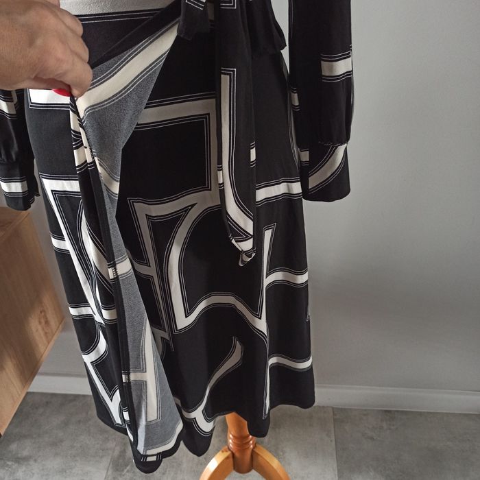 Kopertowa wzorzysta sukienka H&M elastyczna rozmiar XS