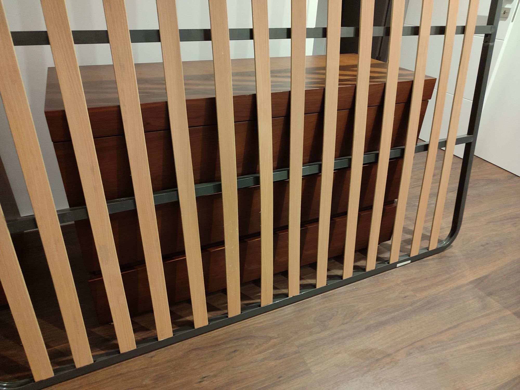 Quarto moderno completo (cama + estrado + mesas de cabeceira + aparado
