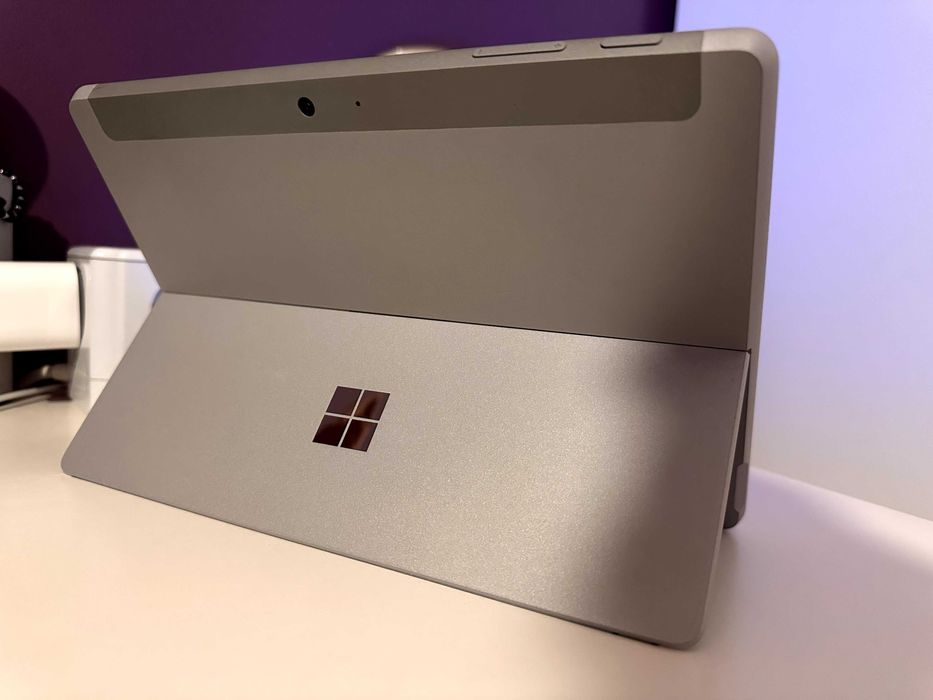 MICROSOFT Surface Go (10'' - Intel Pentium Gold 4415Y - RAM: 4GB)