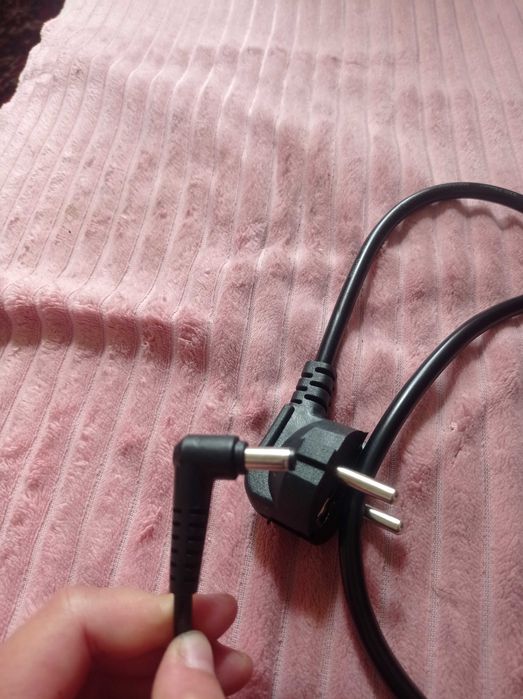 Продам Зарядний пристрій на Asus
