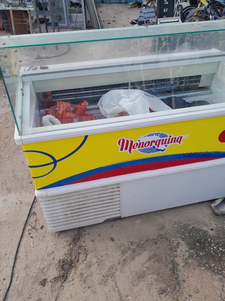 Arca de refrigeração em bom estado