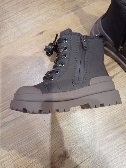 Ботінки чоботи сапожки