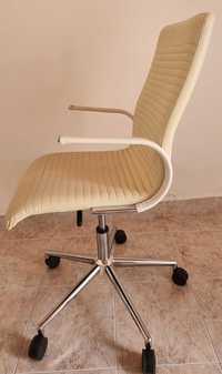 Cadeira pele branca design italiano