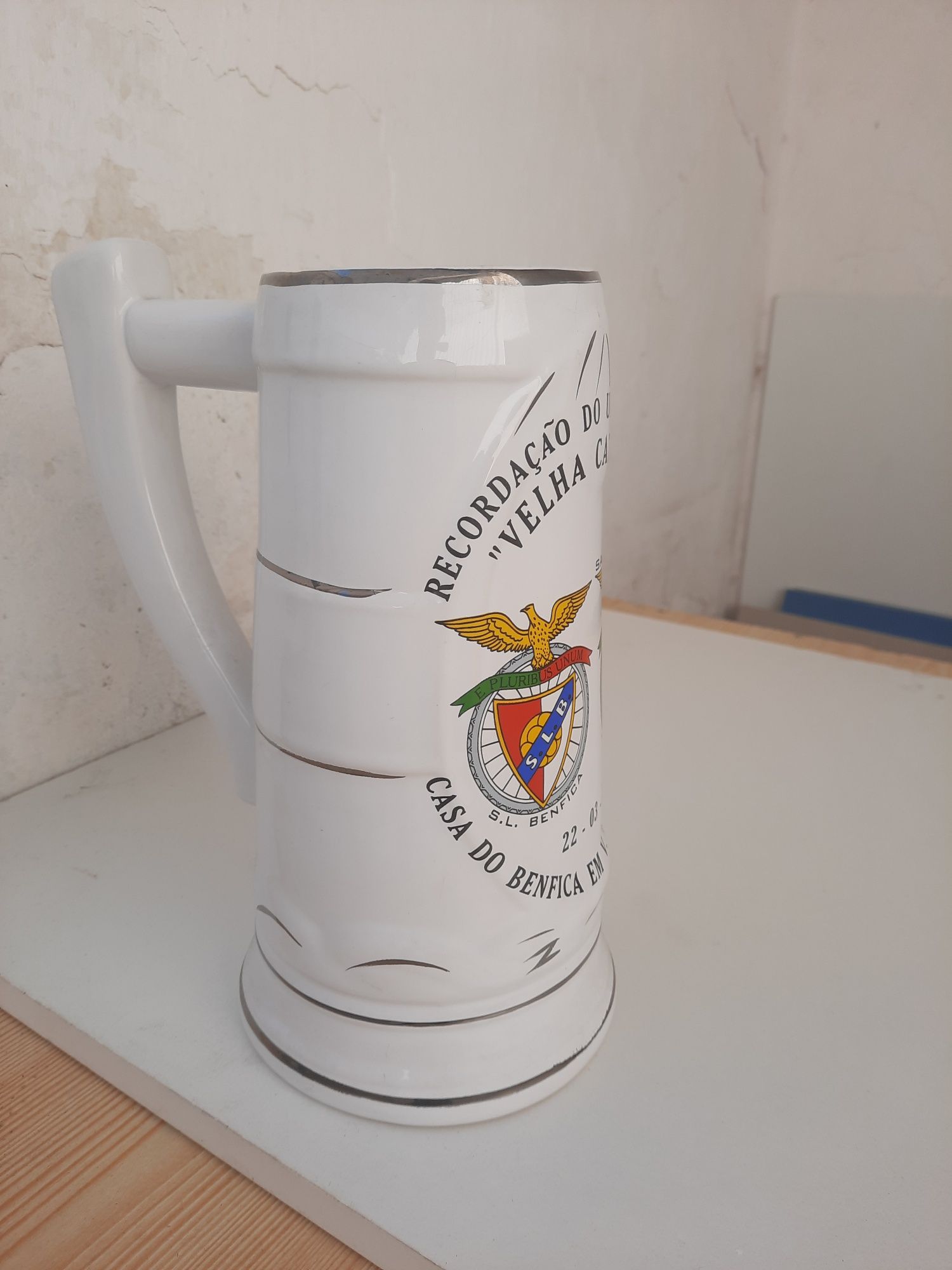 Caneca alusiva ao último jogo no antigo estádio da Luz