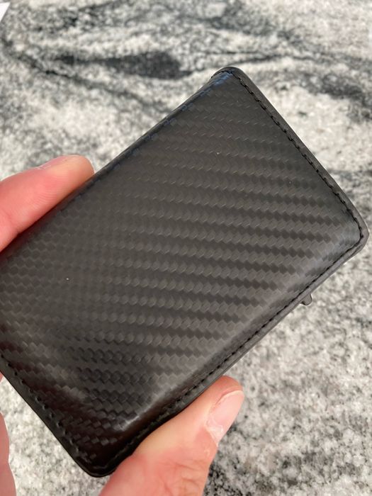 Carteira para cartoes com dispositivo air tag