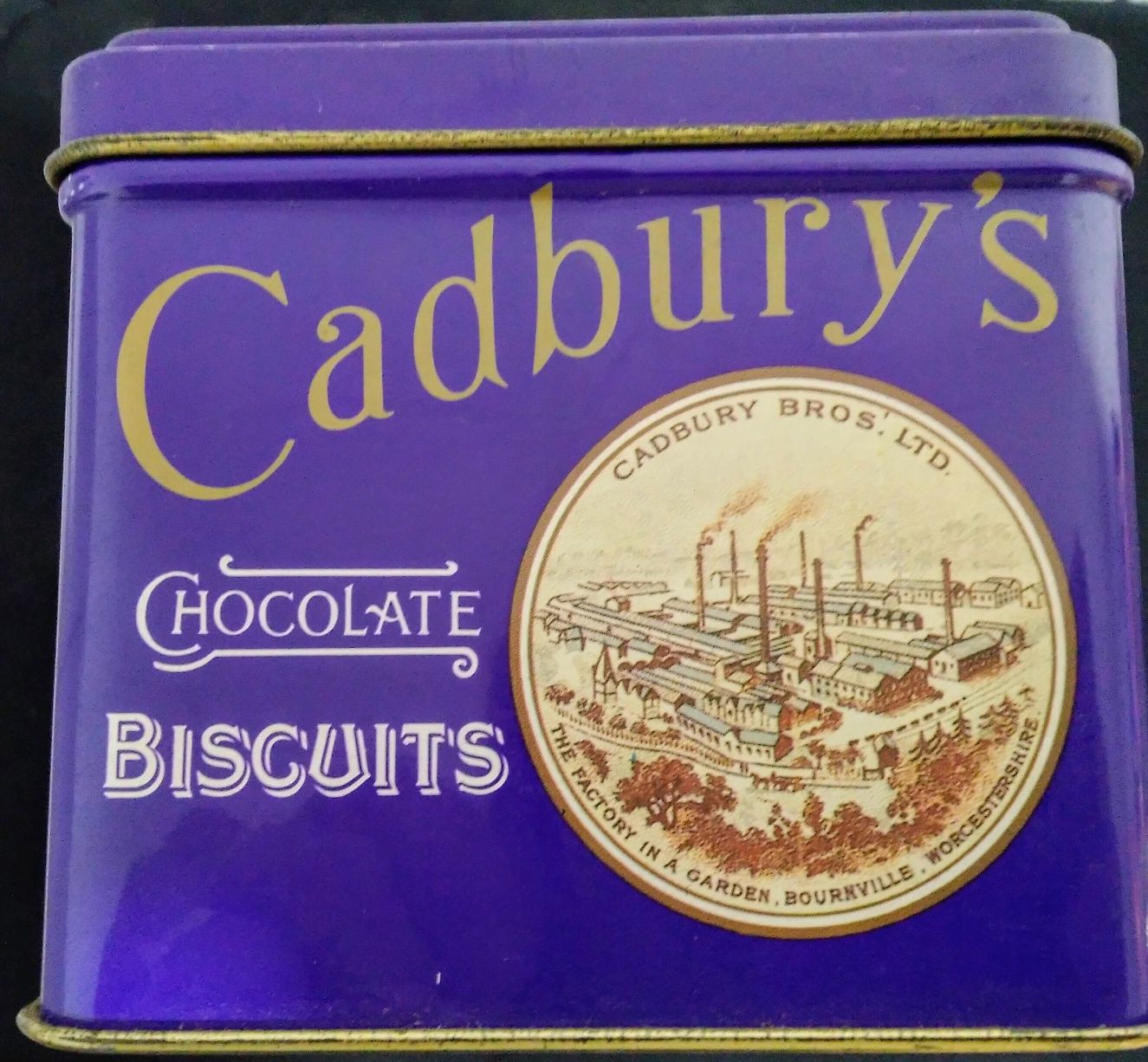 Lata de bolachas Cadbury's, anos 90.