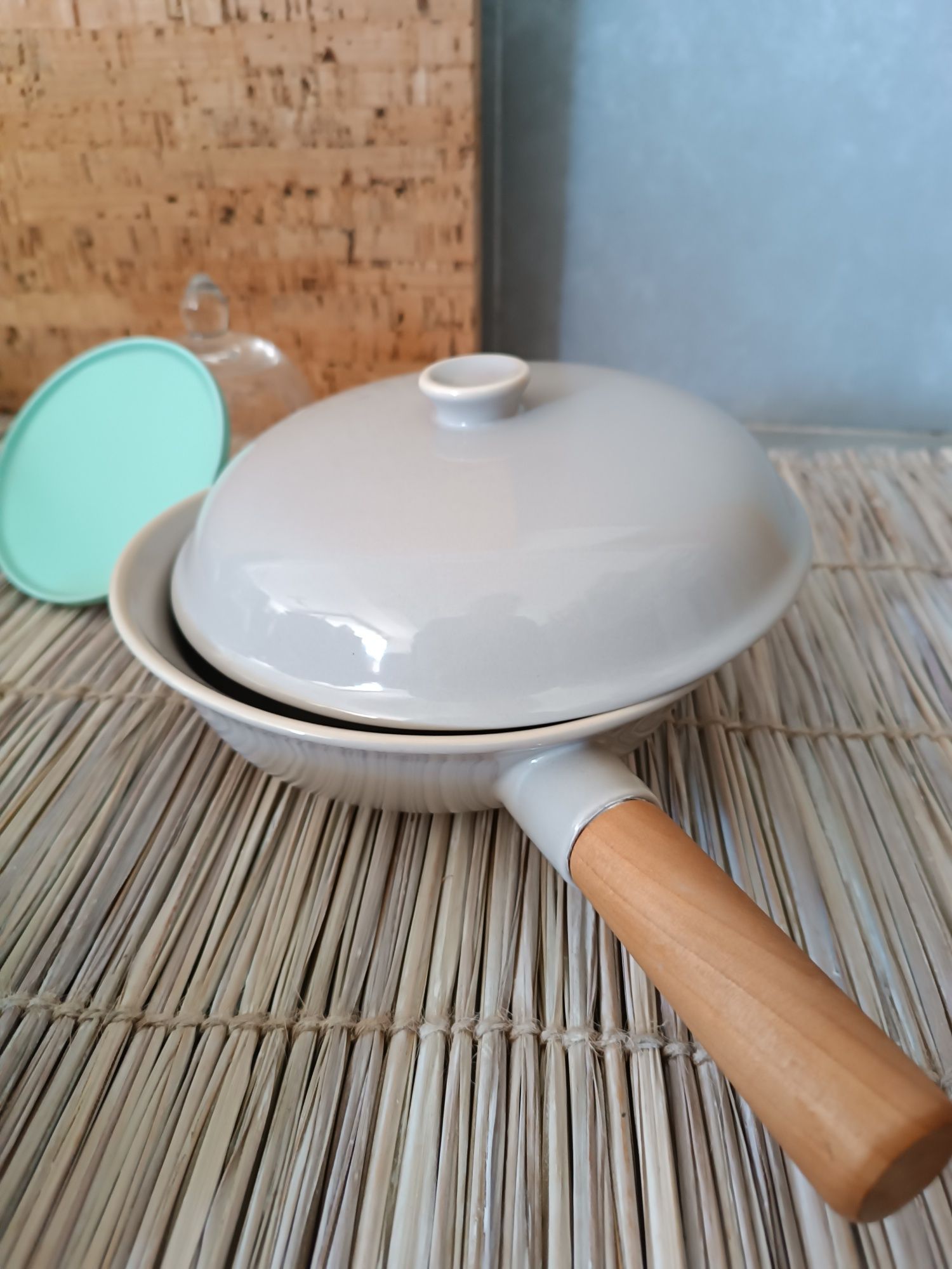 Conjunto de porcelana cores pastel