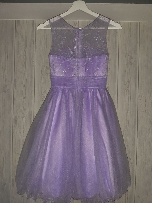 Gorsetowa sukienka z tiulem liliowa