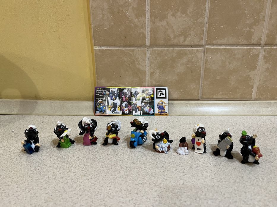 Скунси кіндер іграшки игрушки киндер скунсы