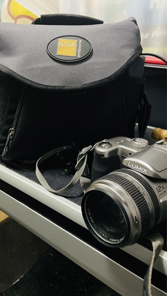 Máquinas antigas de fotografia e filmagem