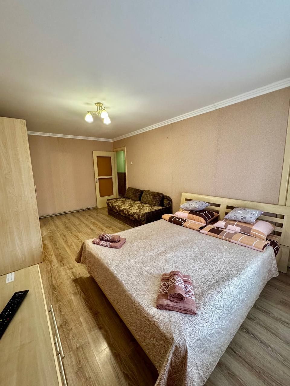 .   Квартира  Берегово.Біля басейну Подобово!! Вільно з  01.10--06.10