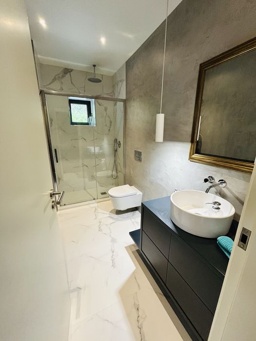 À VENDA - Casa de Pedra Única