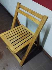 Cadeira dobrável em madeira maciça