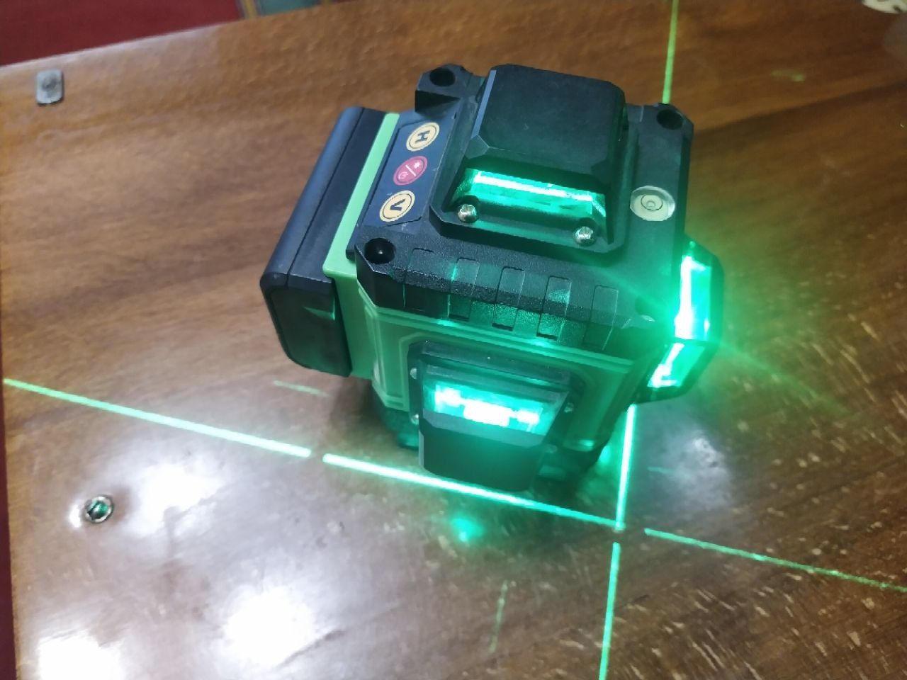 Продам лазерный уровень кубик 4D