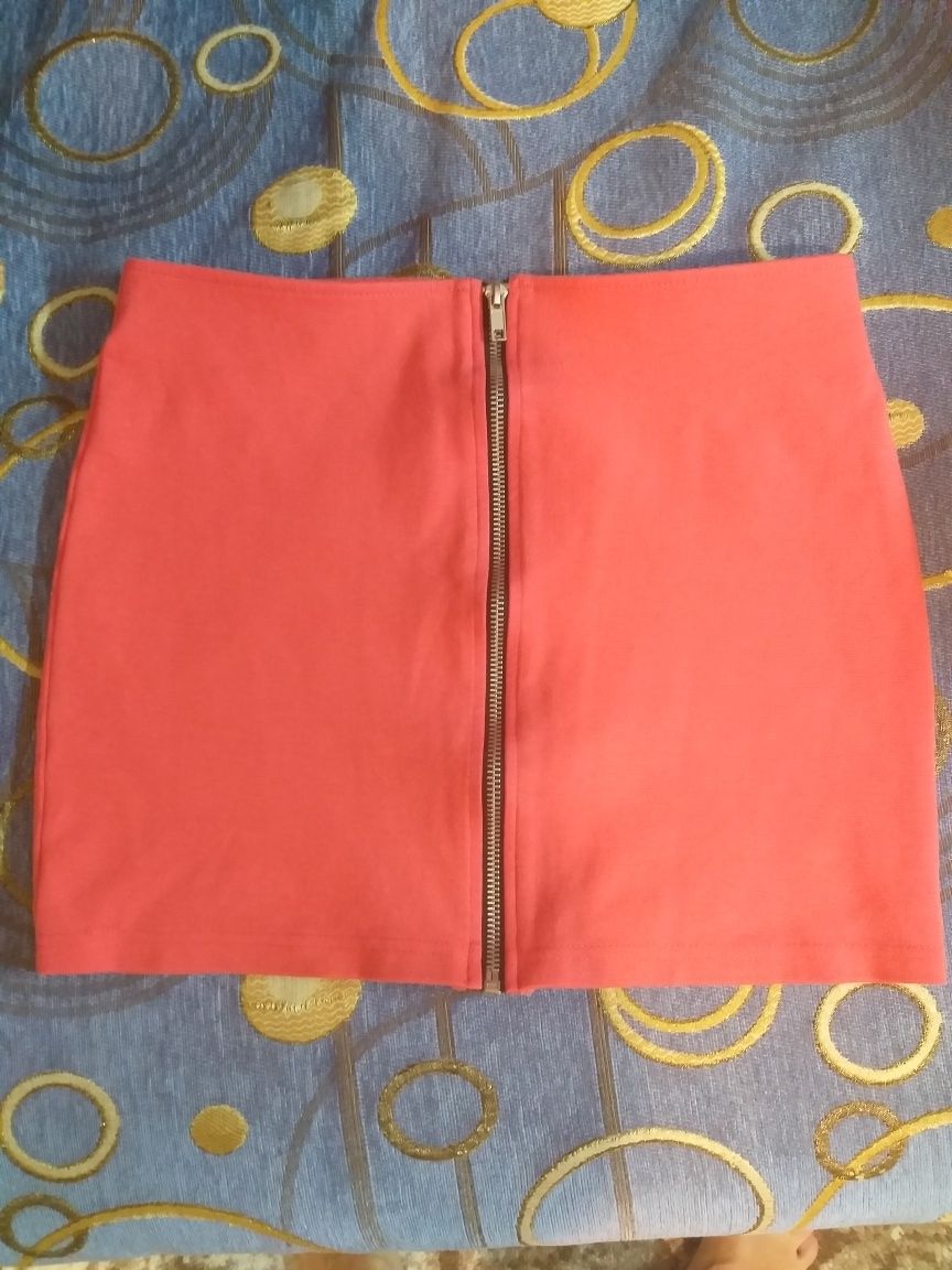 Продам Н&М юбку кораллового цвета 34- 36 р.