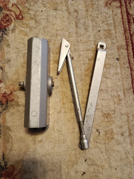 Доводчик до дверей