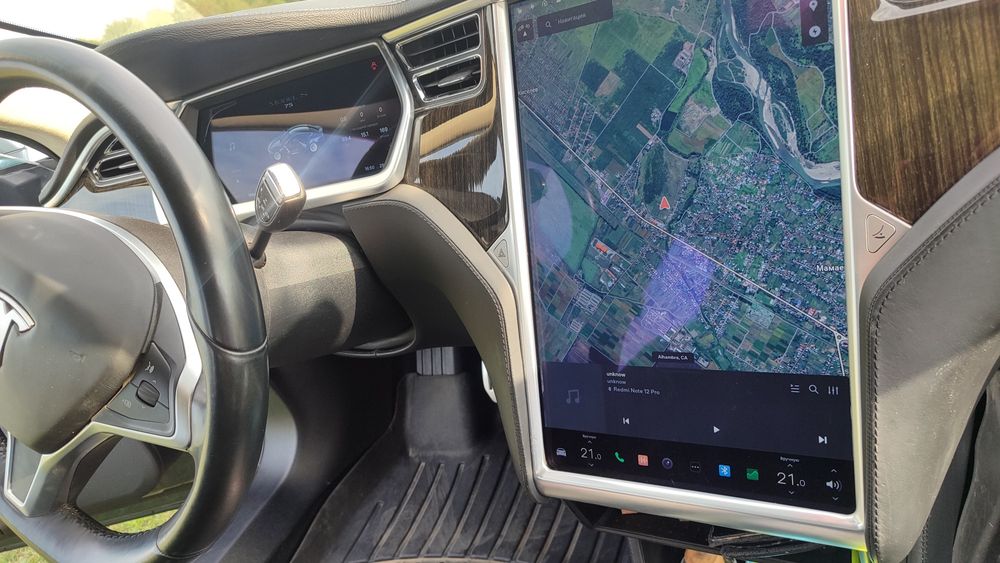 Tesla model S P85