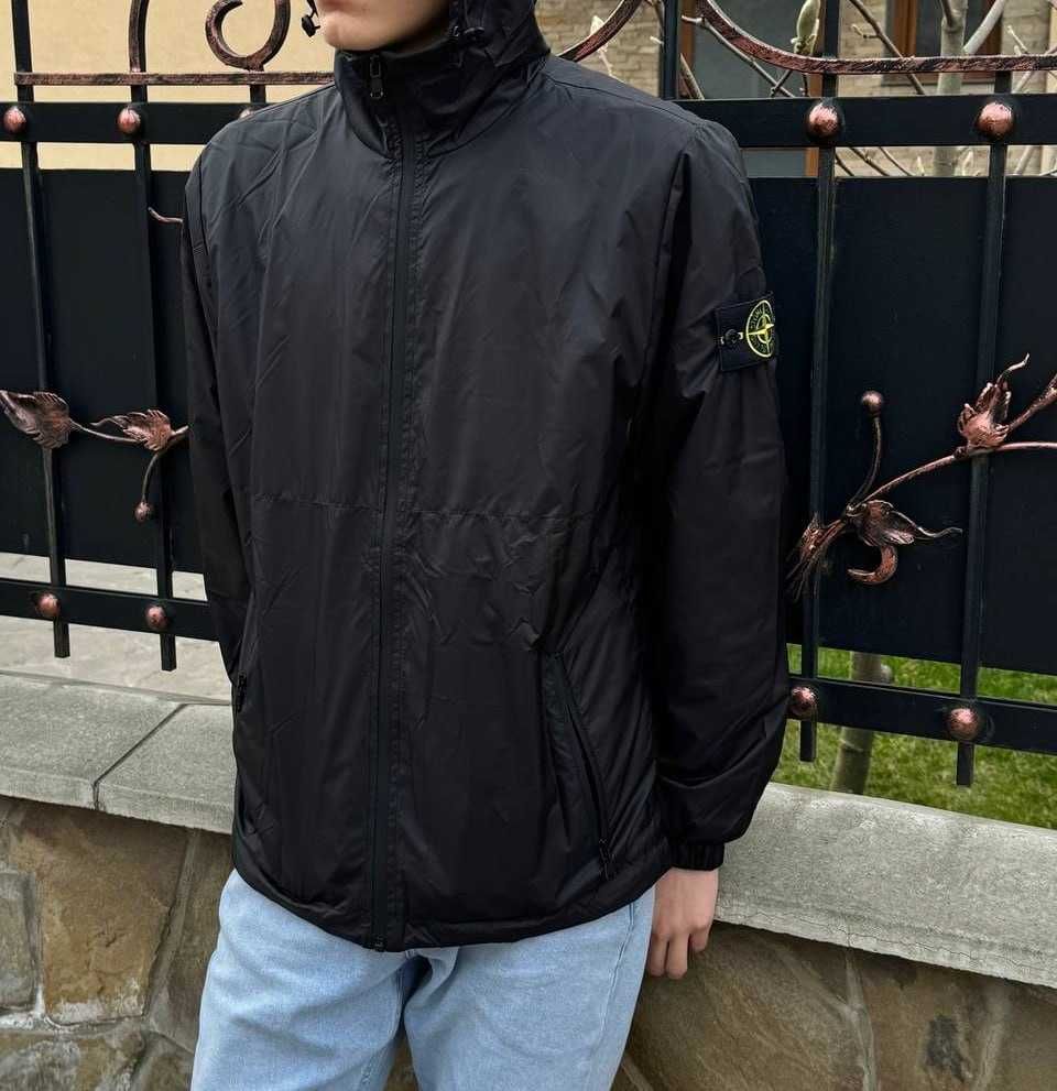 Стильна нова вітровка Stone Island