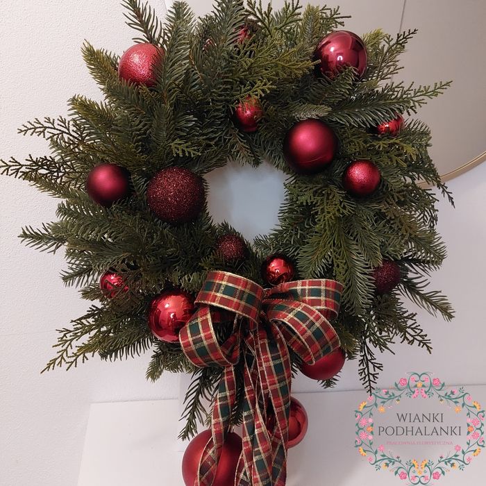 Wianek świąteczny na drzwi wieniec świąteczny czerwony z kokardą