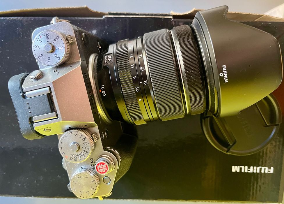 Aparat Fujifilm X-T5 srebrny + XF 16-80 mm F4.0 – gwarancja 2027