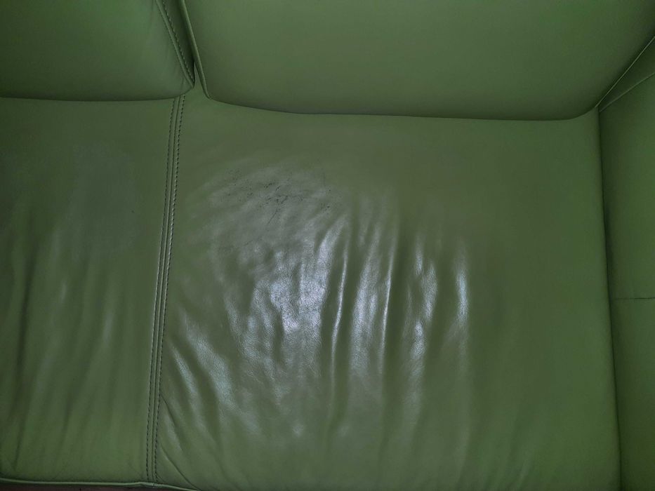 Kanapa narozna ze skory naturalnej z funkcja spania