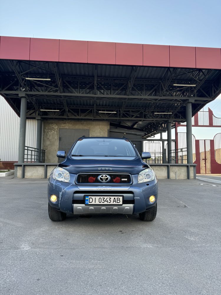 Продам свой авто Toyota Rav 4 полный привод, автомат!