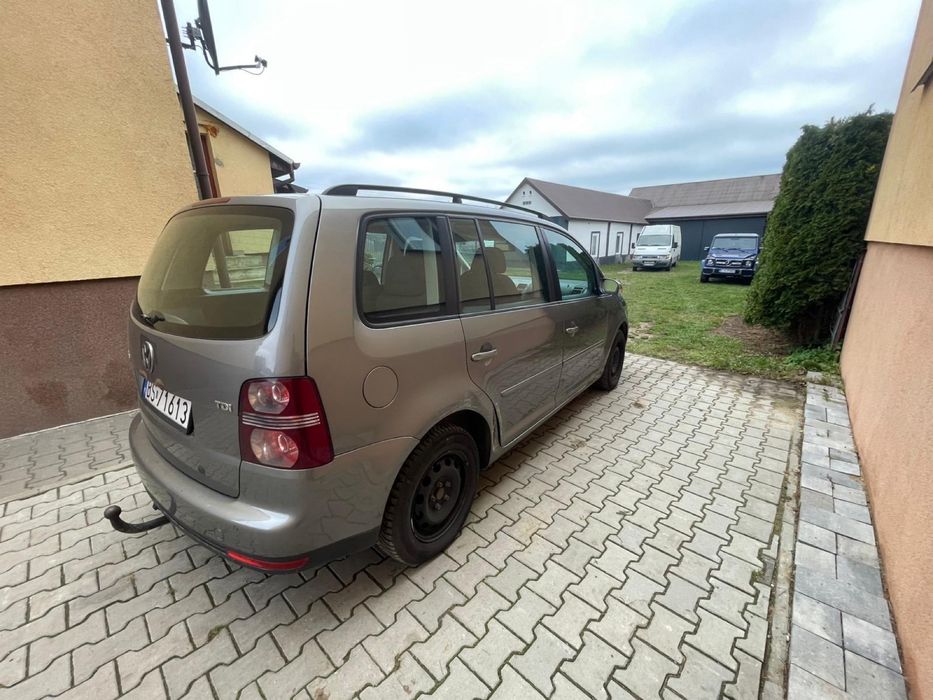 vw Touran 2008 samochod osobowy