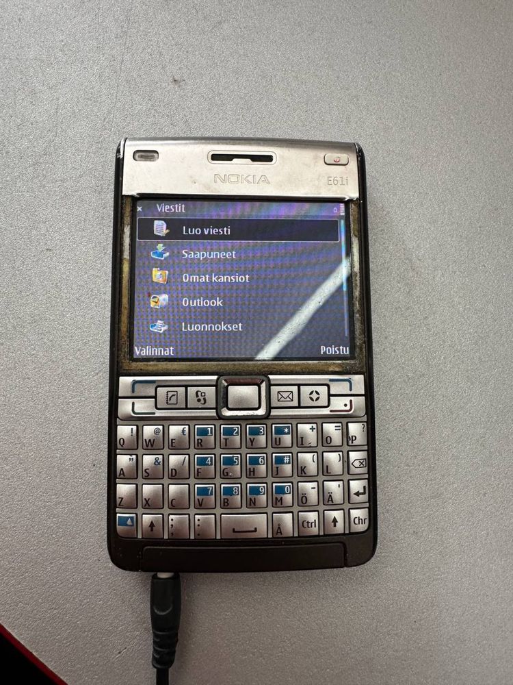 Телефон Nokia E611