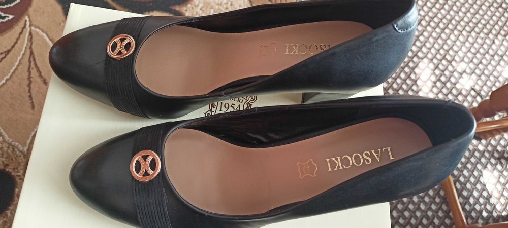 Skórzane czółenka Lasocki