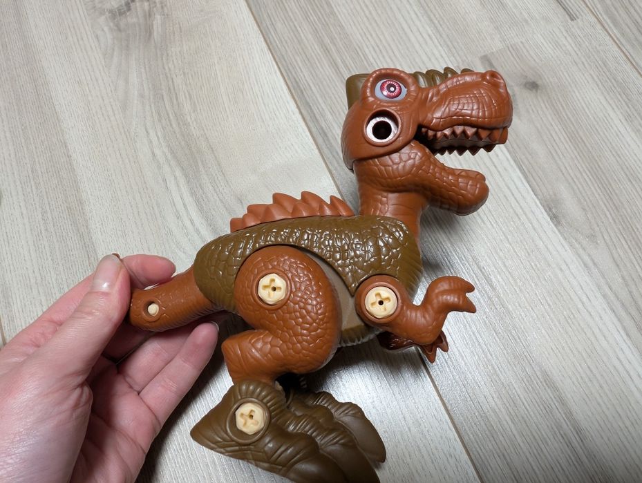 Динозаври-конструктор на шурапах