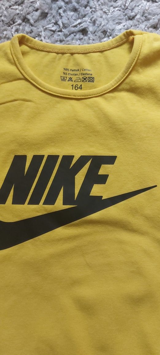 Koszulka NIKE żółta r.134 /140 jak nowa