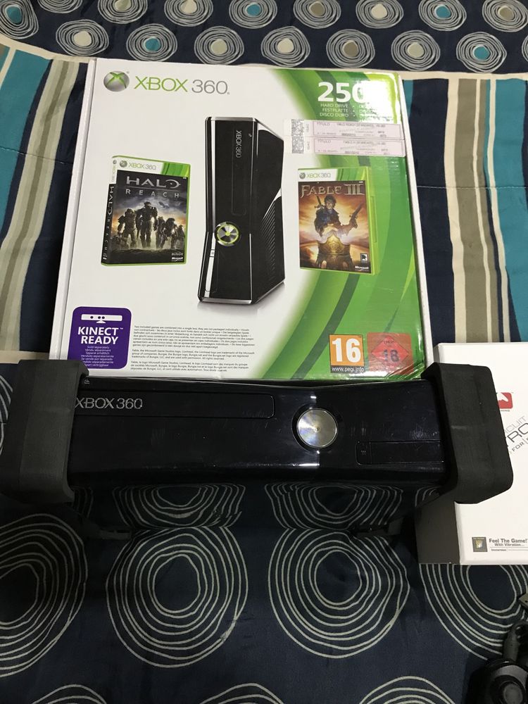 XBOX360 com 2 comandos , 6 JOGOS