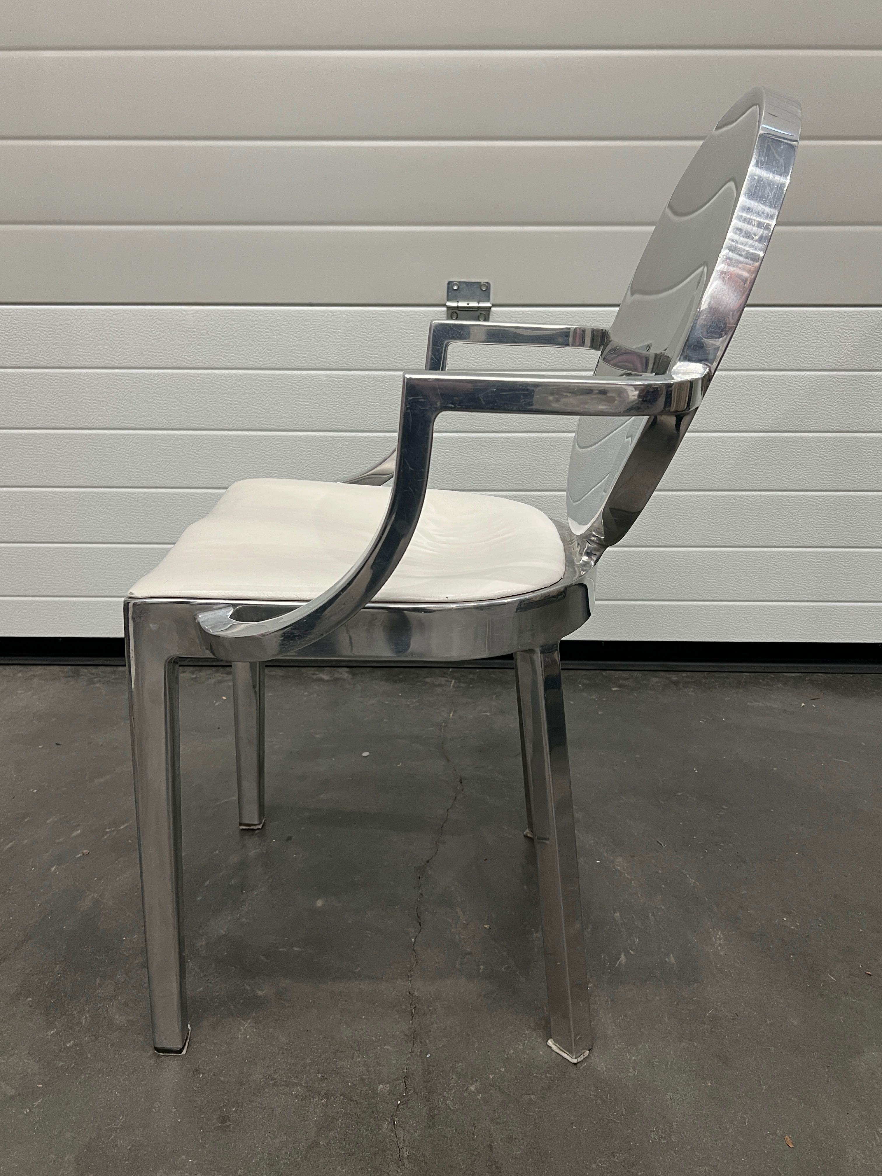 Krzesła Kong Emeco by Philippe Starak