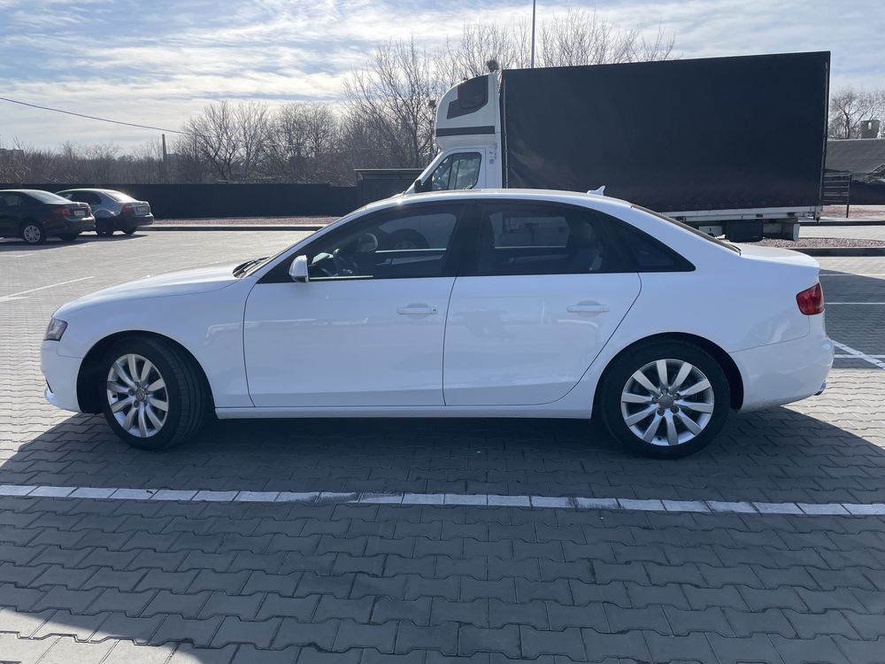 Продам Audi A4 B8 2012 2.0 TFSI Premium